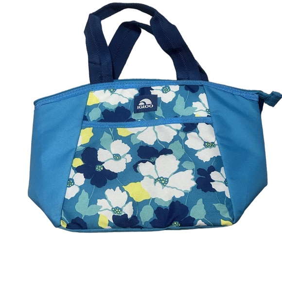 Igloo Other - Igloo Blue and White Insulated Floral Bag